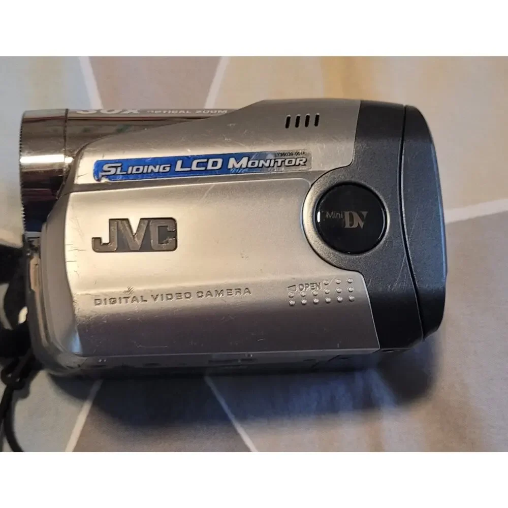 JVC GR-DA30 Digital Video Camera For Parts/Not Working